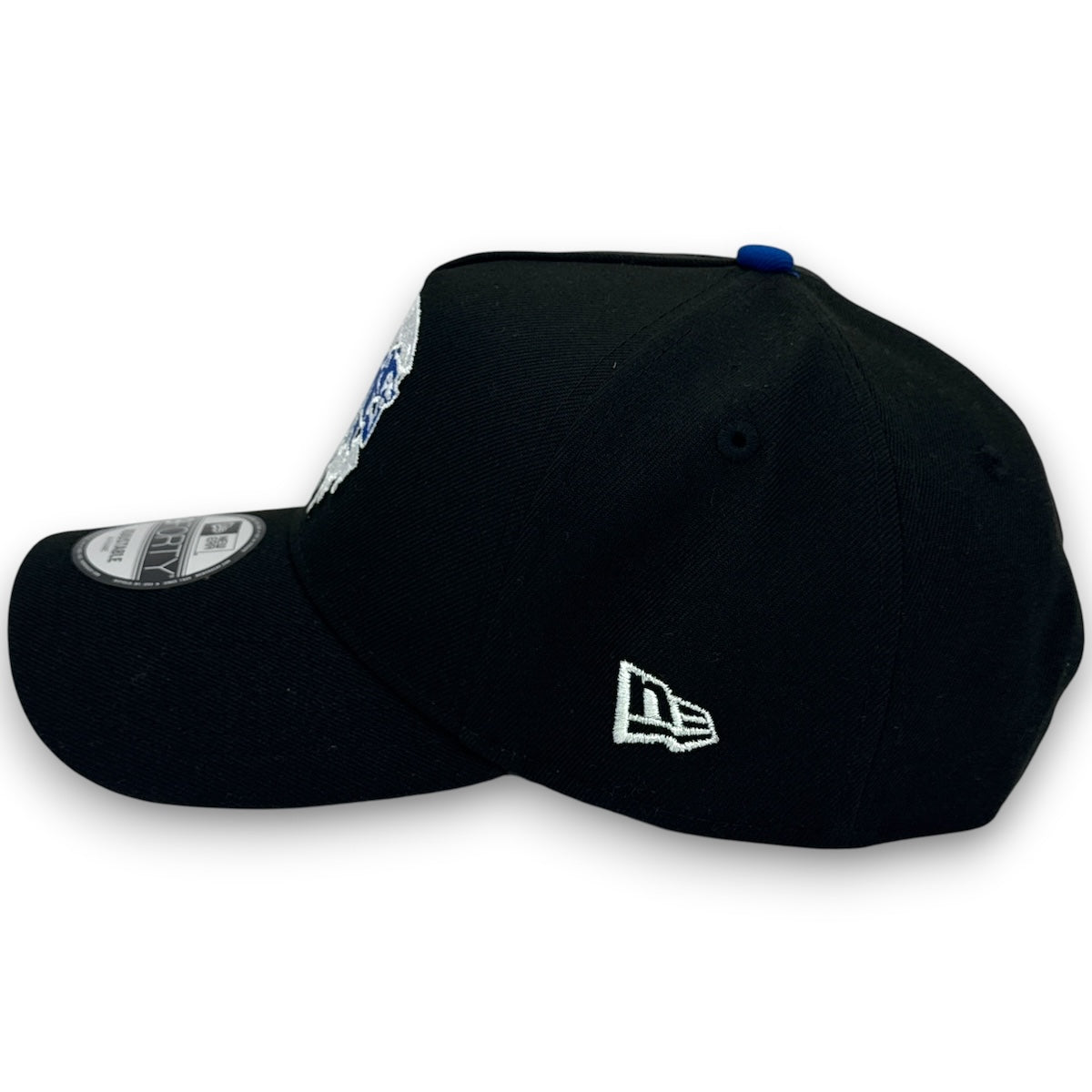 Black baseball cap with a logo on a white background